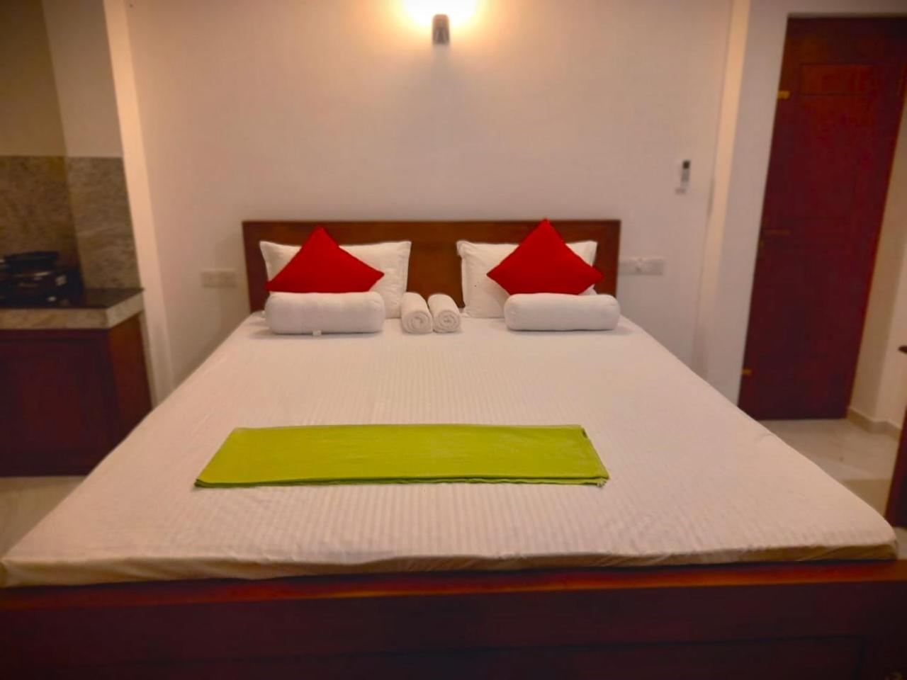 New Sea Lion Guest House ヒッカドゥワ エクステリア 写真
