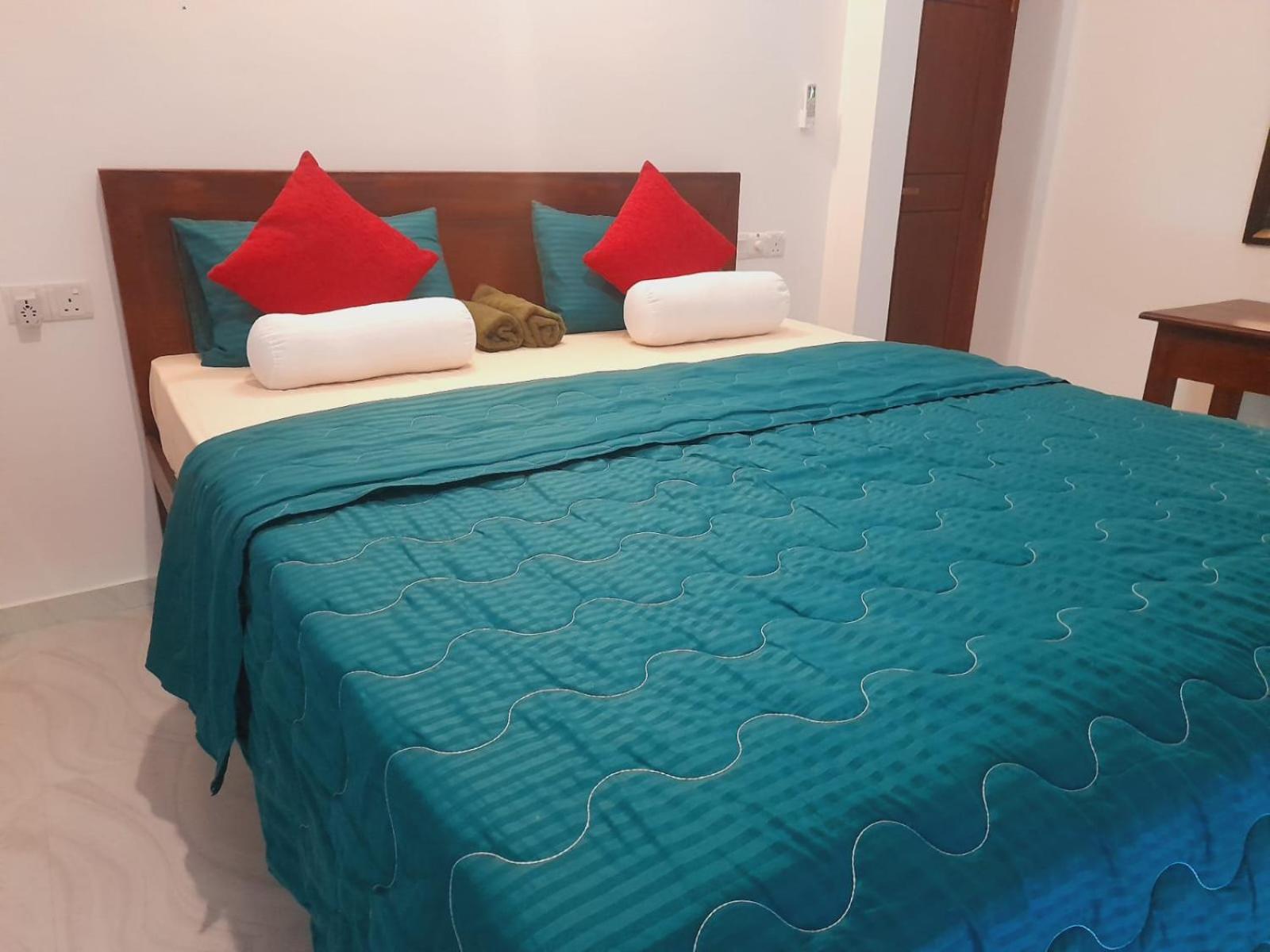 New Sea Lion Guest House ヒッカドゥワ エクステリア 写真