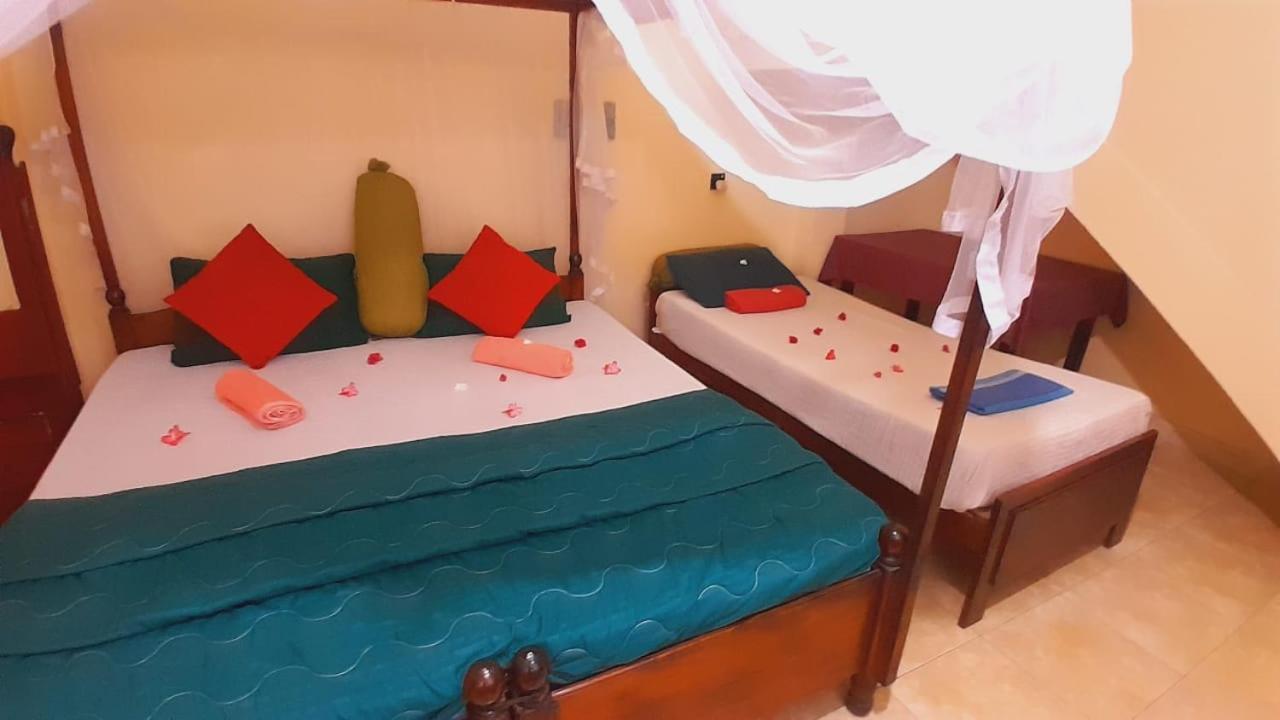 New Sea Lion Guest House ヒッカドゥワ エクステリア 写真